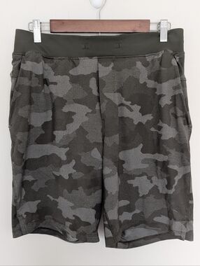 Lululemon Men's Size Large T.H.E. Shorts Linerless 9" Mesh Camo Olive Athletic